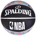Piłka do koszykówki Spalding NBA Team Collection z kolorowymi logotypami drużyn NBA, widok centralny